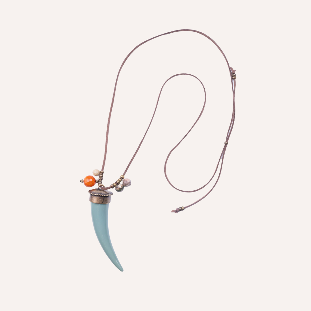 Collana con pendente a corno e dettagli colorati - Cornus Azzurro