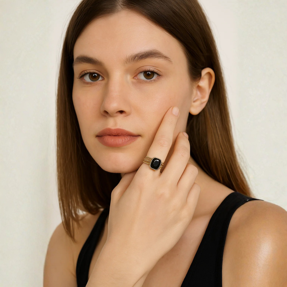 Anello dorato con pietra – Sirius