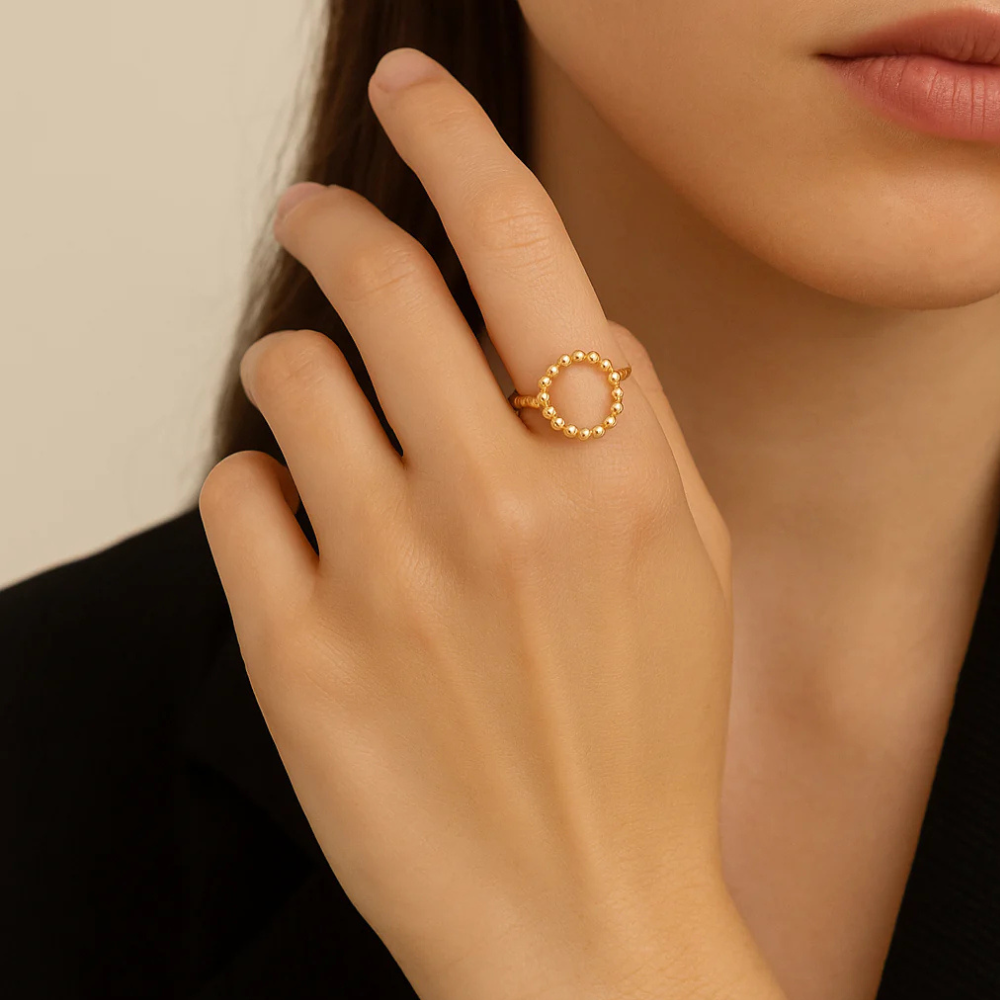 Anello dorato con cerchio traforato - Nido