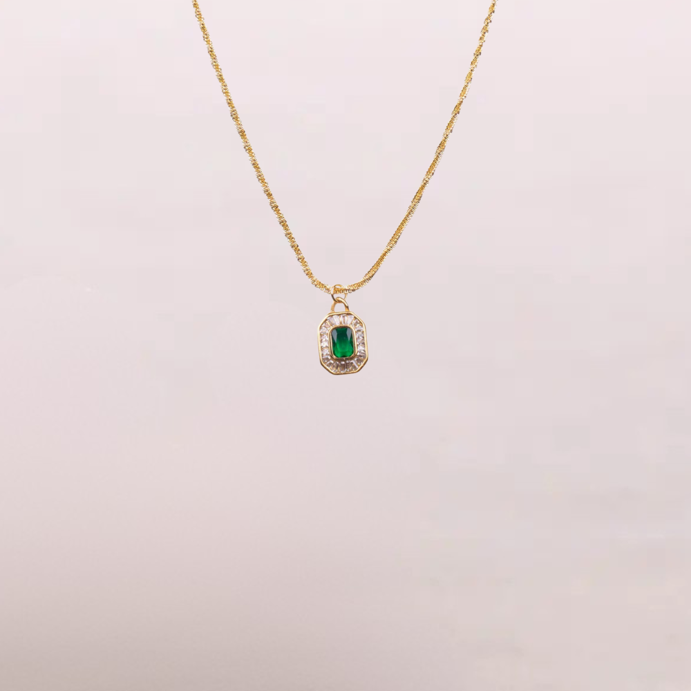 Collana con pendente verde e cristalli – Athena