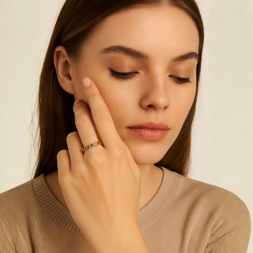 Anello dorato con zirconi colorati – Arcobaleno
