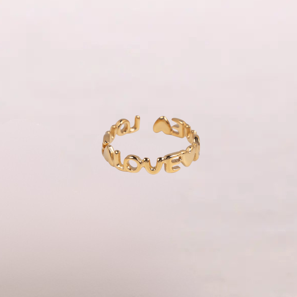 Anello dorato con scritta “Love” – Love