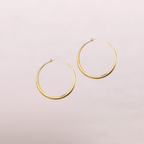 Orecchini a cerchio satinato – Big Loop