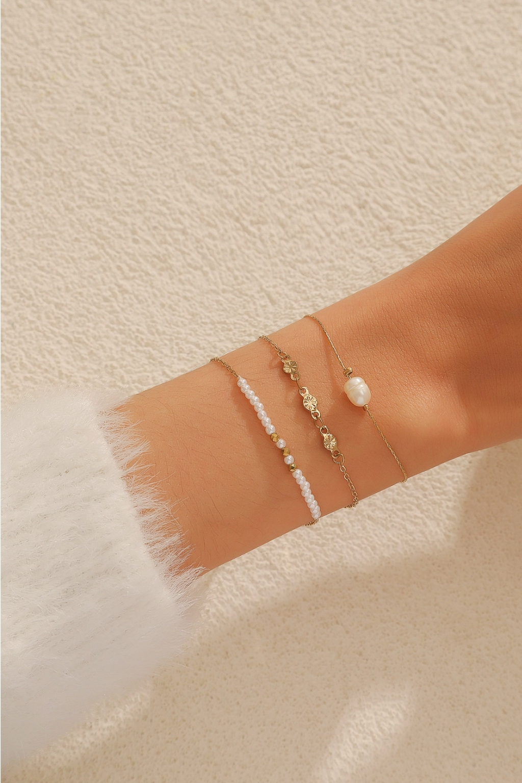 Set di bracciali dorati e perle – Set Luminosa