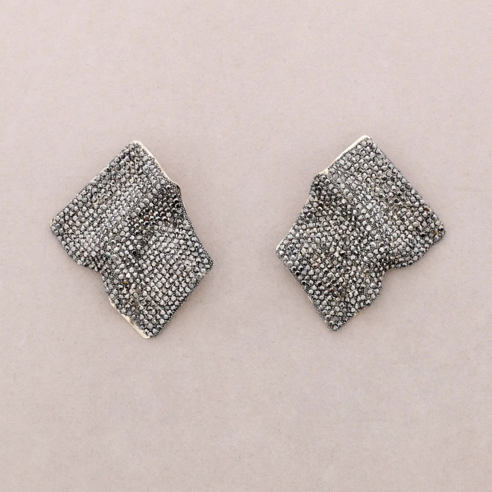 Orecchini con effetto drappeggiato di cristalli – Orecchini Spark