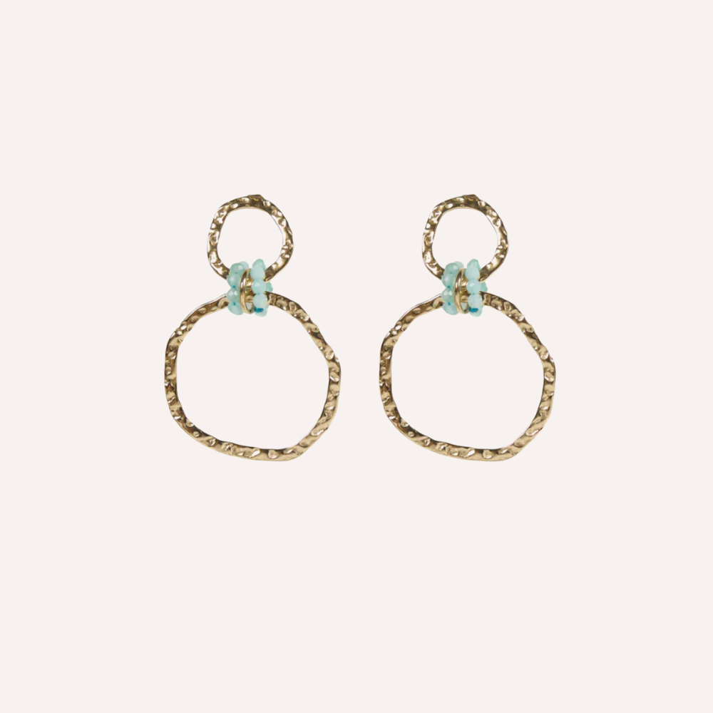 Orecchini doppi cerchi martellati con perline turchesi – Onda