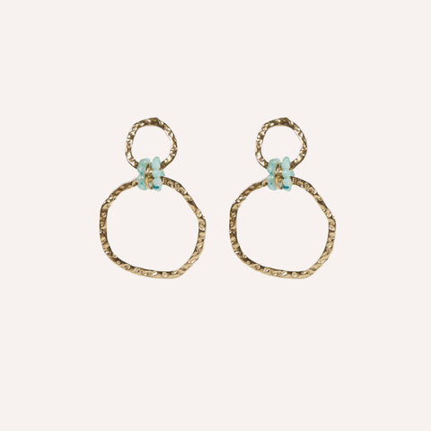 Orecchini doppi cerchi martellati con perline turchesi – Onda