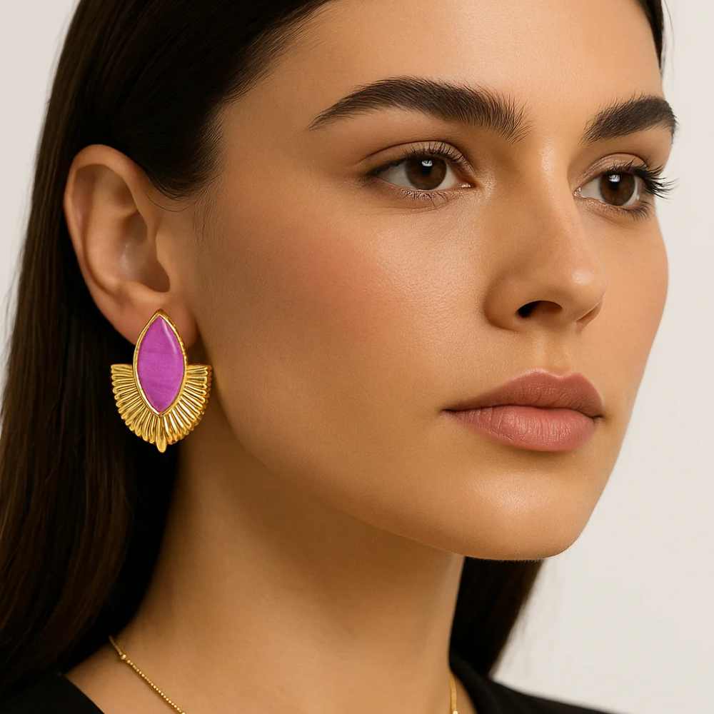 Orecchini con pietra fucsia e dettaglio raggiera – Nova