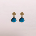 Orecchini con pietra sfaccettata – Thalassa