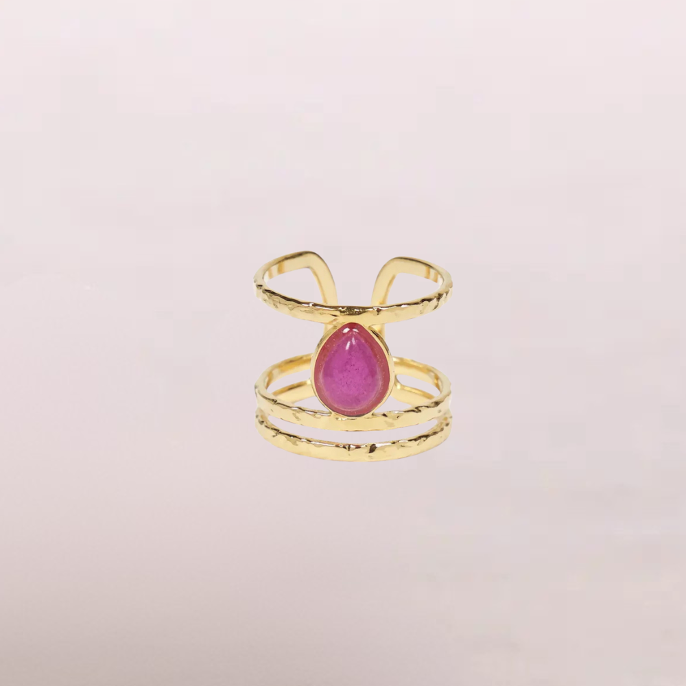 Anello dorato con pietra fucsia - Nova