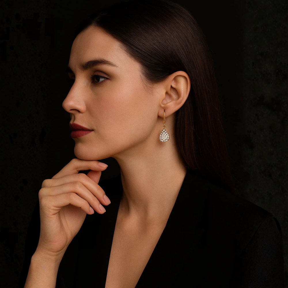 Orecchini dorati con cristalli pendenti – Orecchini Grace