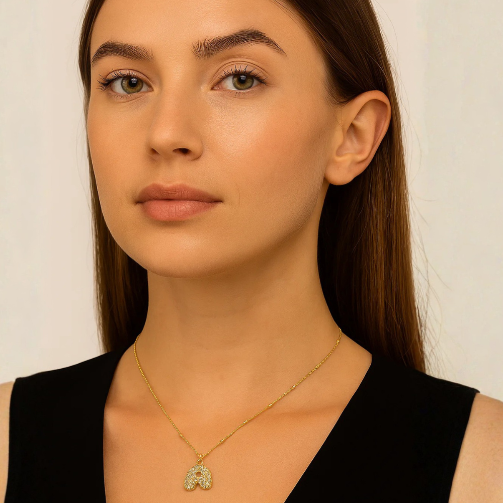 Collana lettera con zirconi – Letter Shine