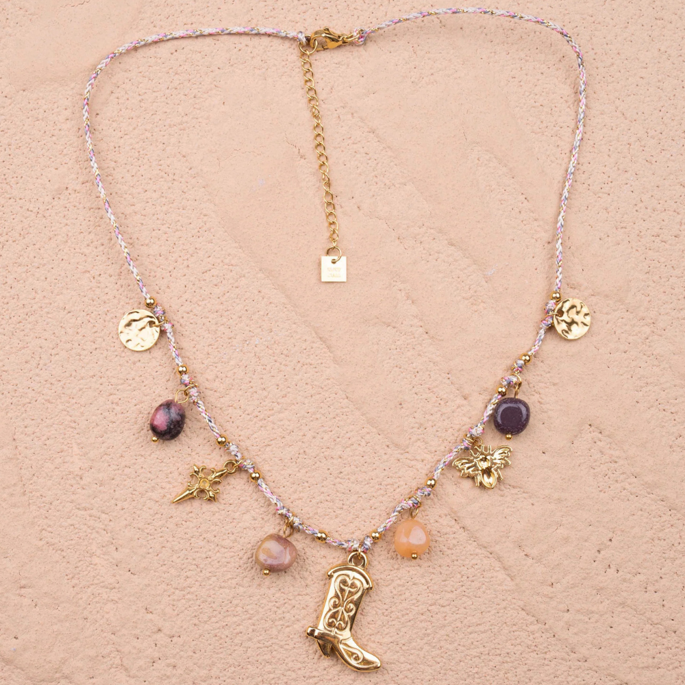 Collana con charms e stivale dorato – Western
