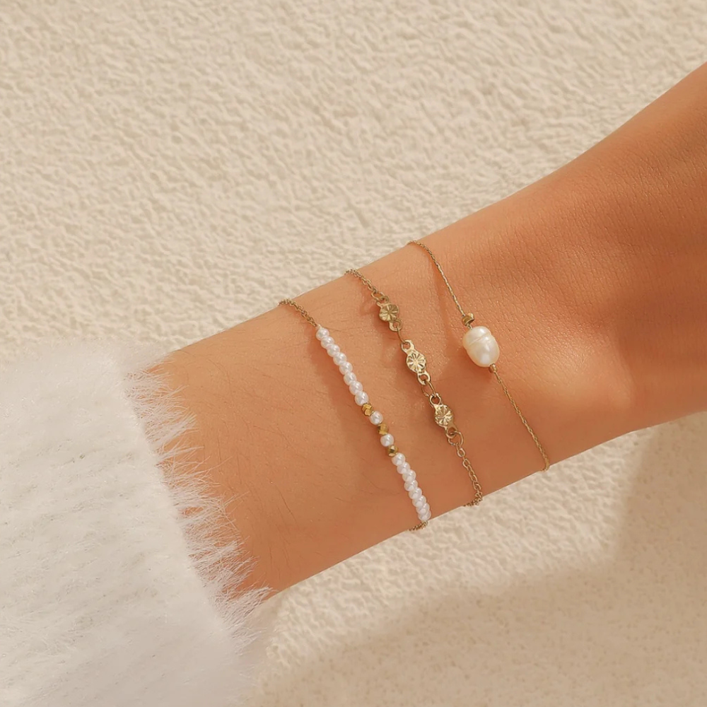 Set di bracciali dorati e perle – Set Luminosa