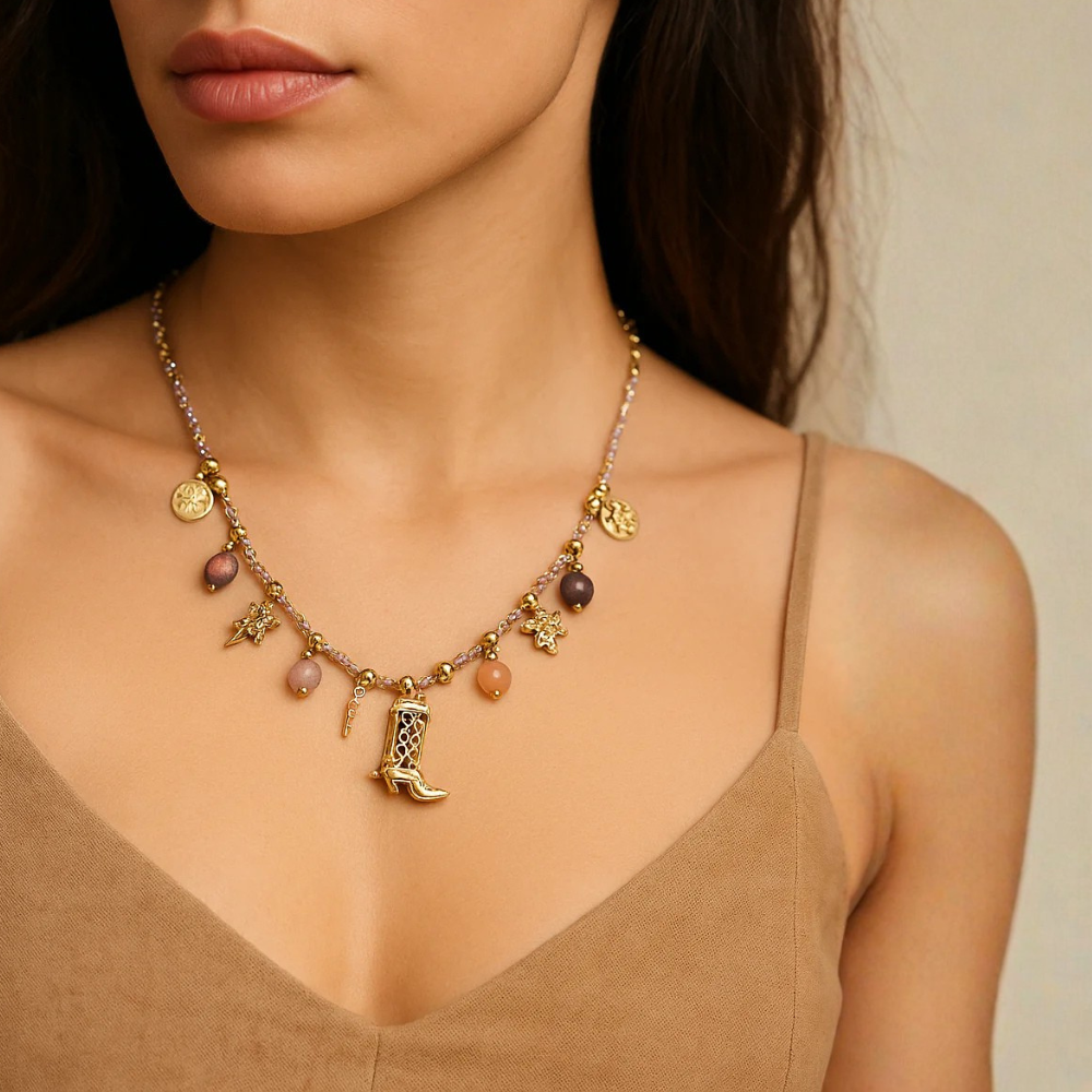 Collana con charms e stivale dorato – Western