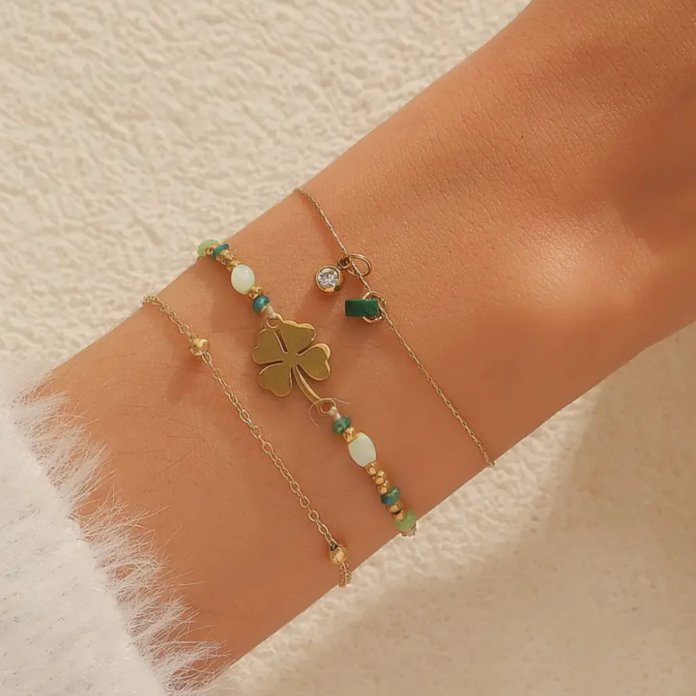 Set di bracciali dorati con ciondoli verdi – Set Lucky Charm