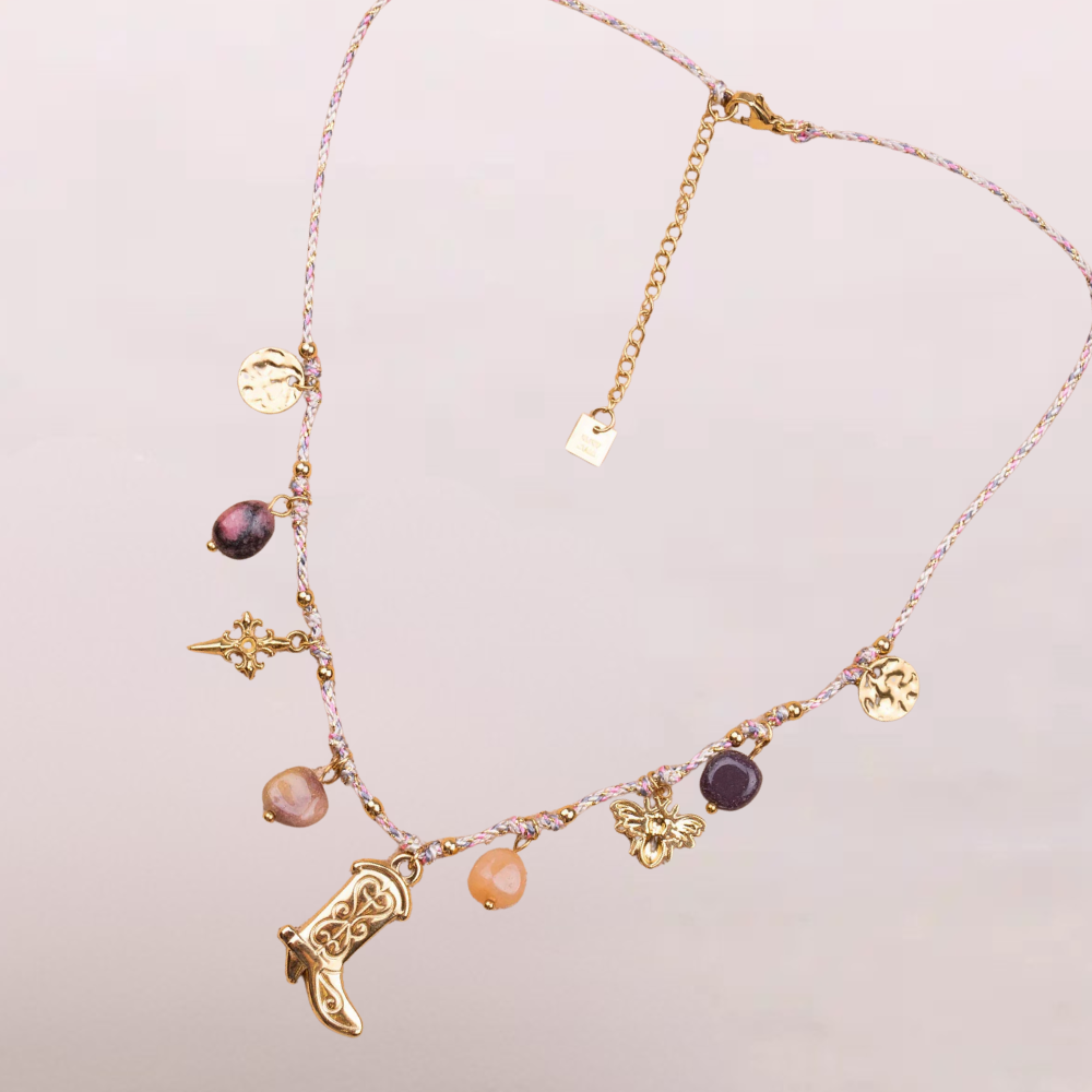 Collana con charms e stivale dorato – Western