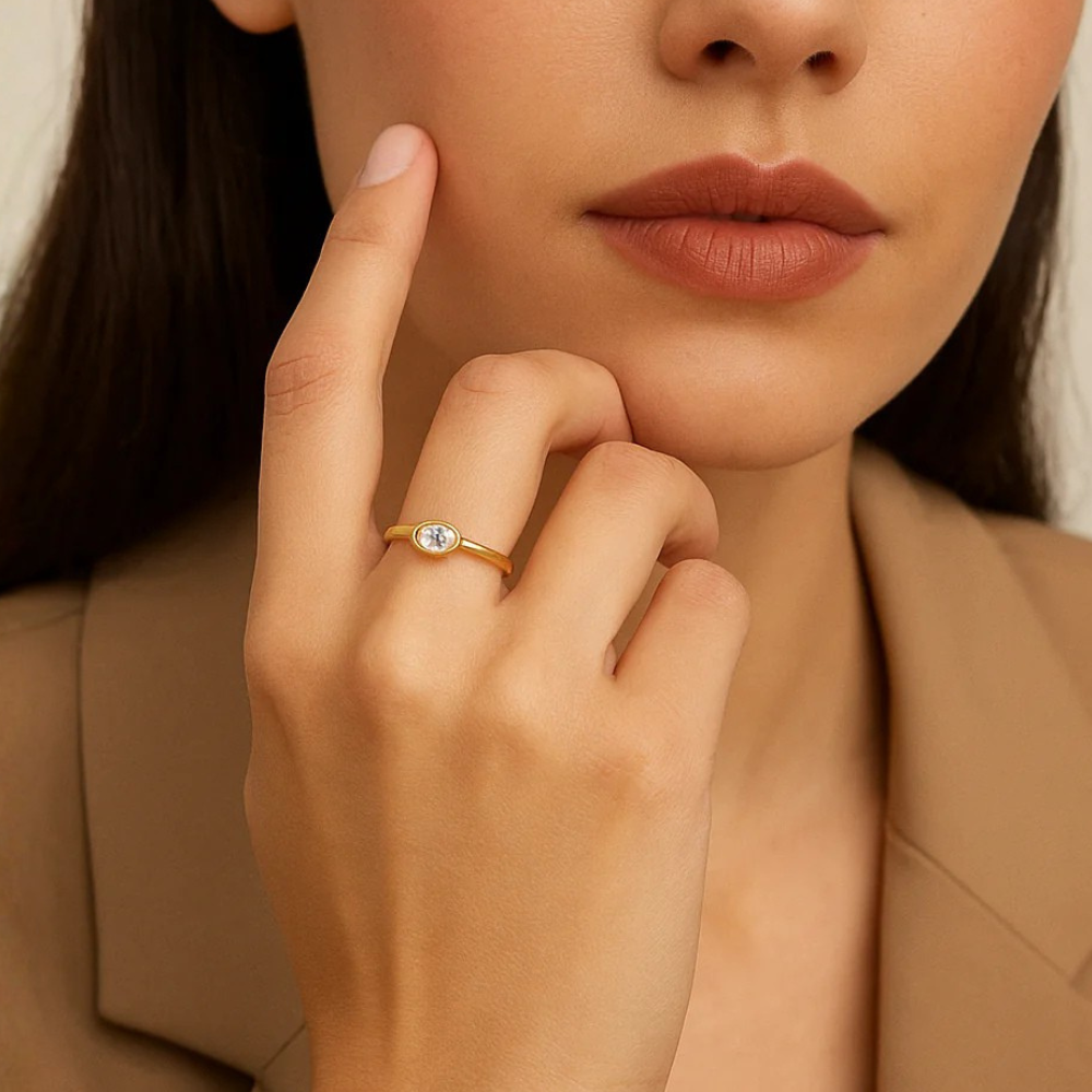 Anello dorato con pietra - Vera