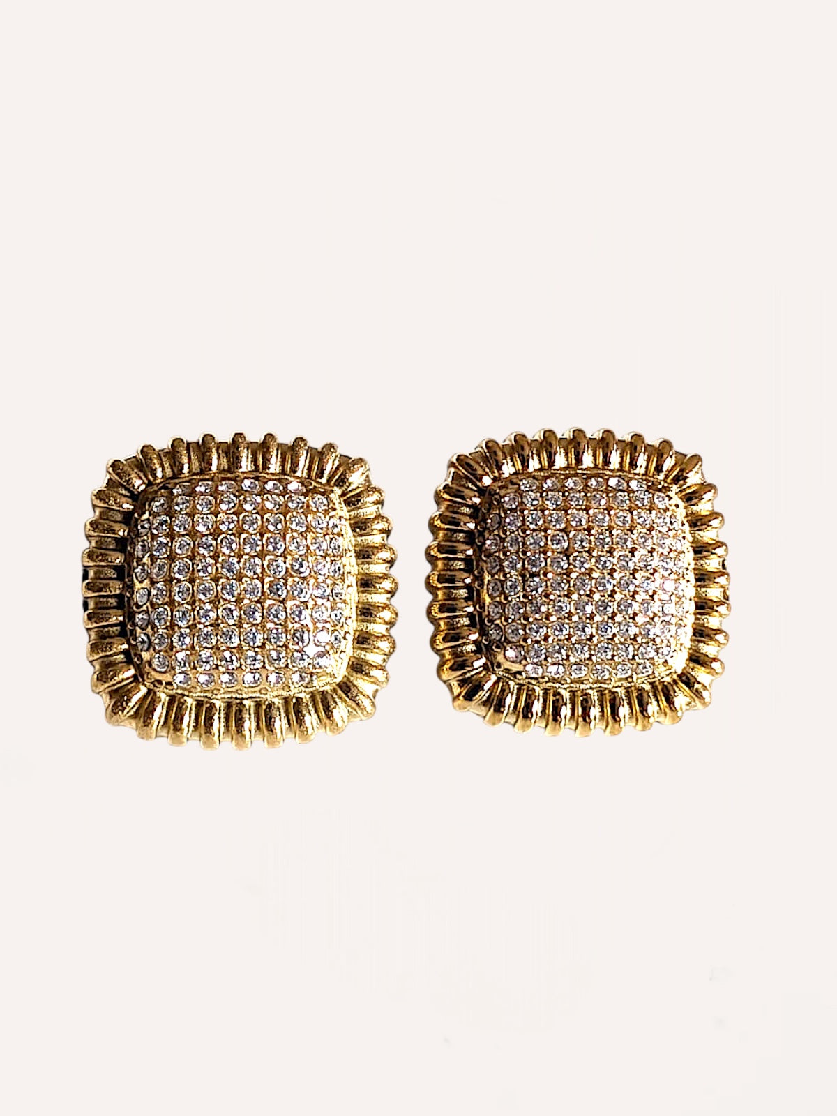 Orecchini a bottone con pavé di cristalli – Orecchini Shine Square