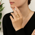 Anello dorato design organico – Ovale