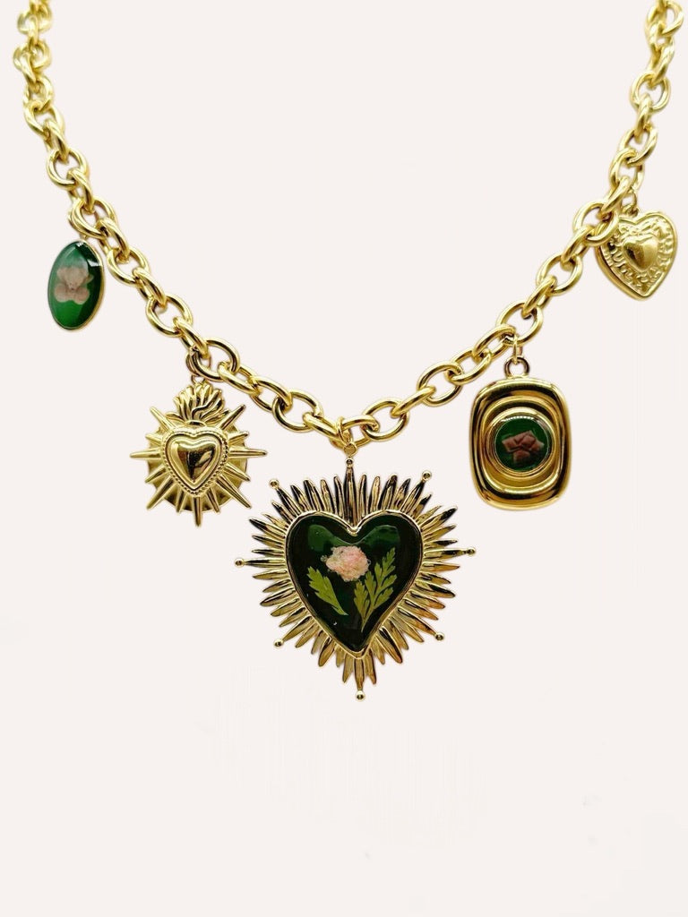 Collana con ciondoli a cuore smaltati – Collana Cuori Sacri