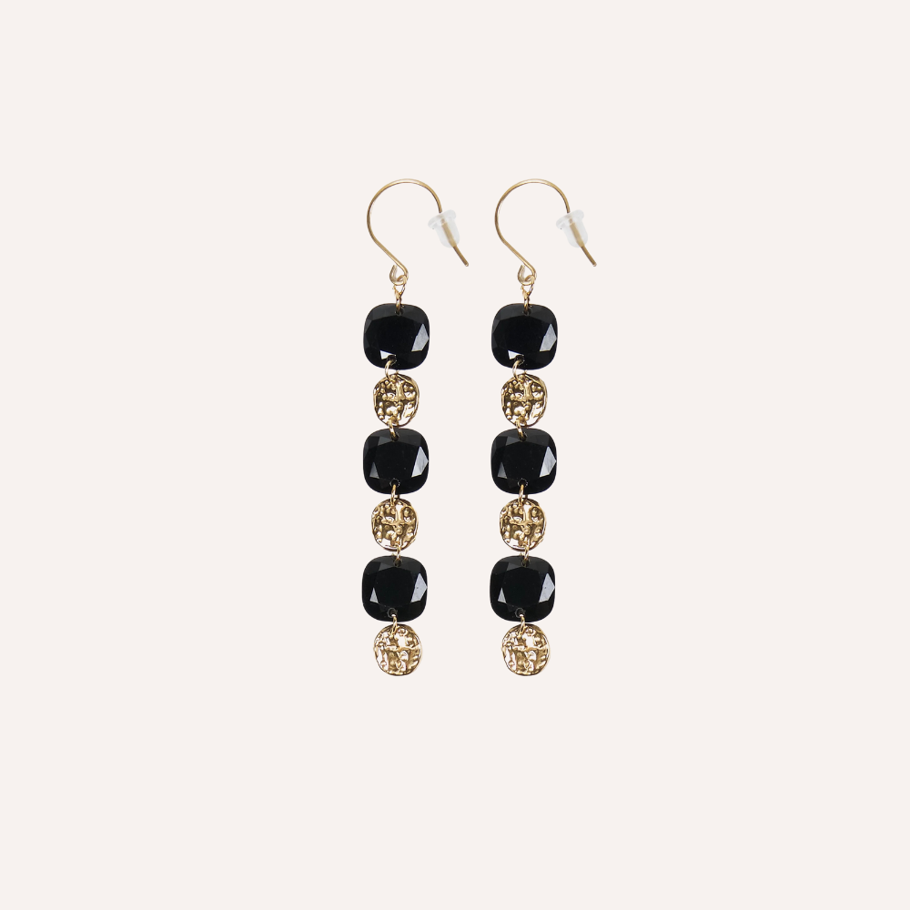 Orecchini con pietre naturali e dettagli dorati – Moon