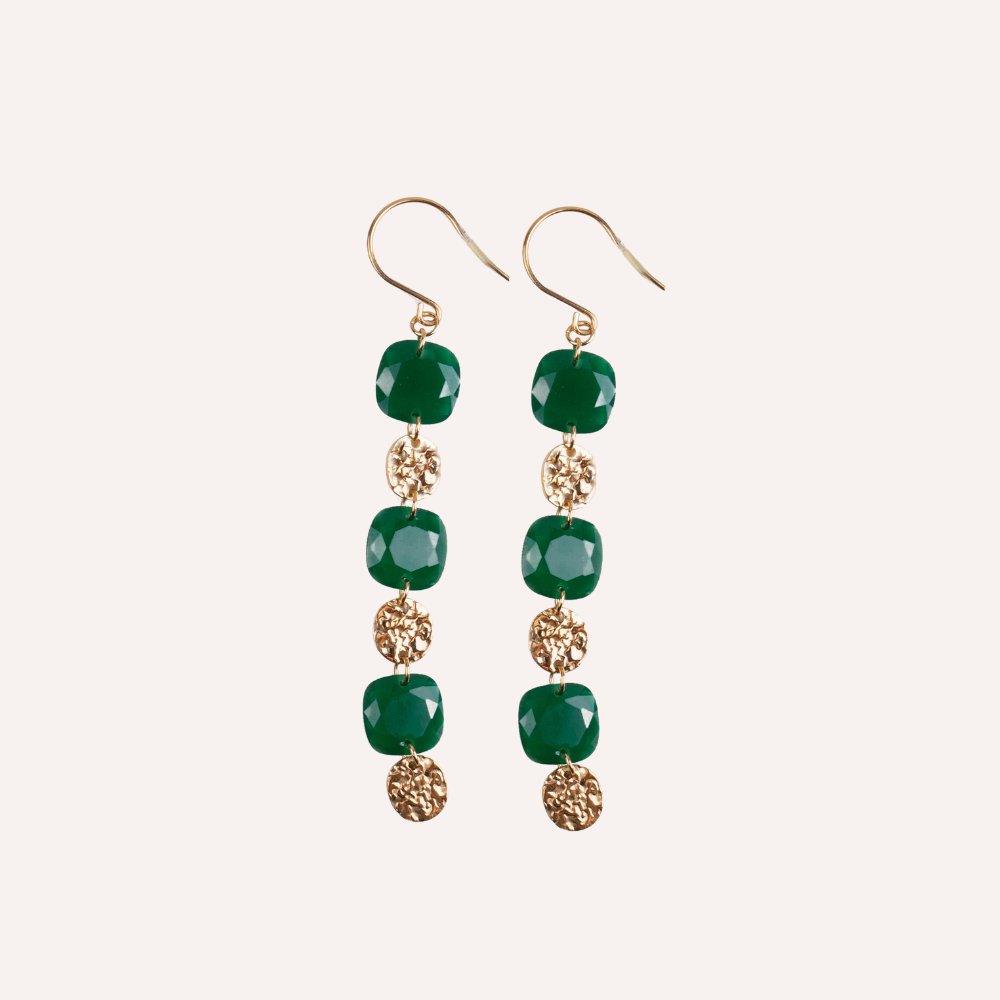 Orecchini con pietre naturali e dettagli dorati – Moon