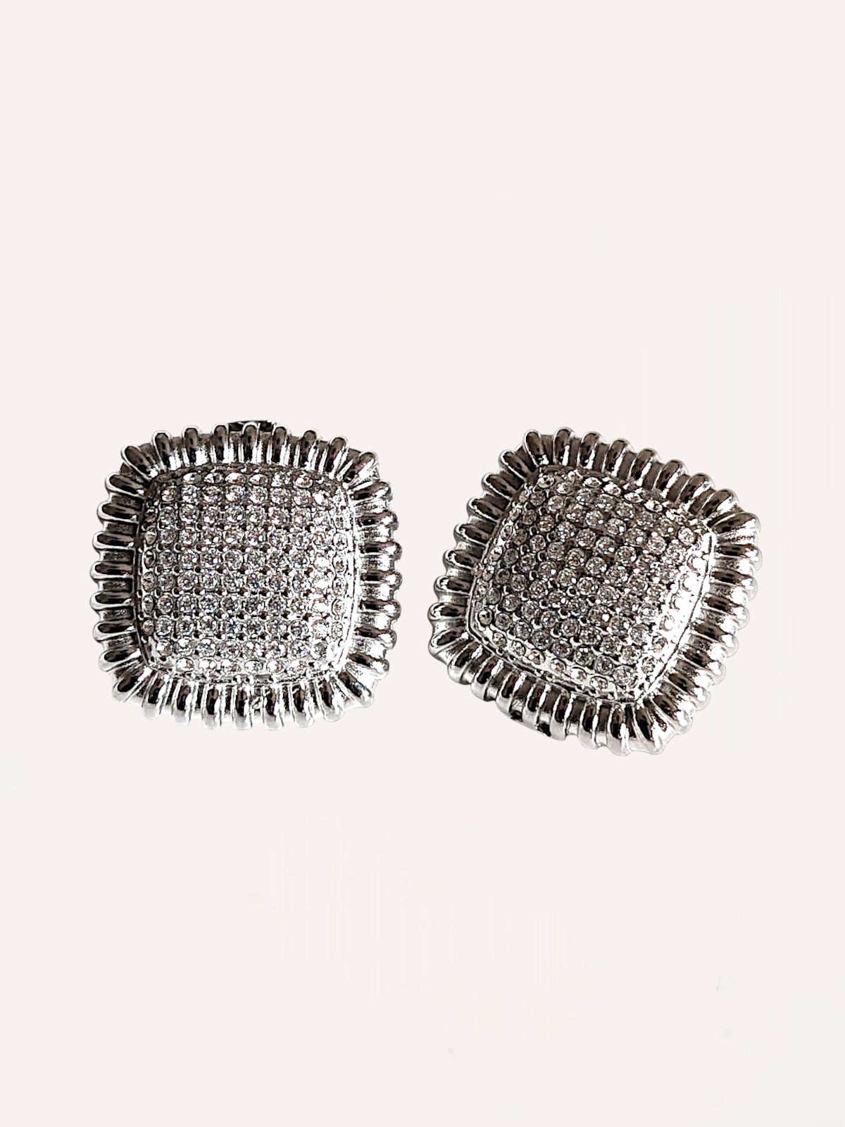 Orecchini a bottone con pavé di cristalli – Orecchini Shine Square