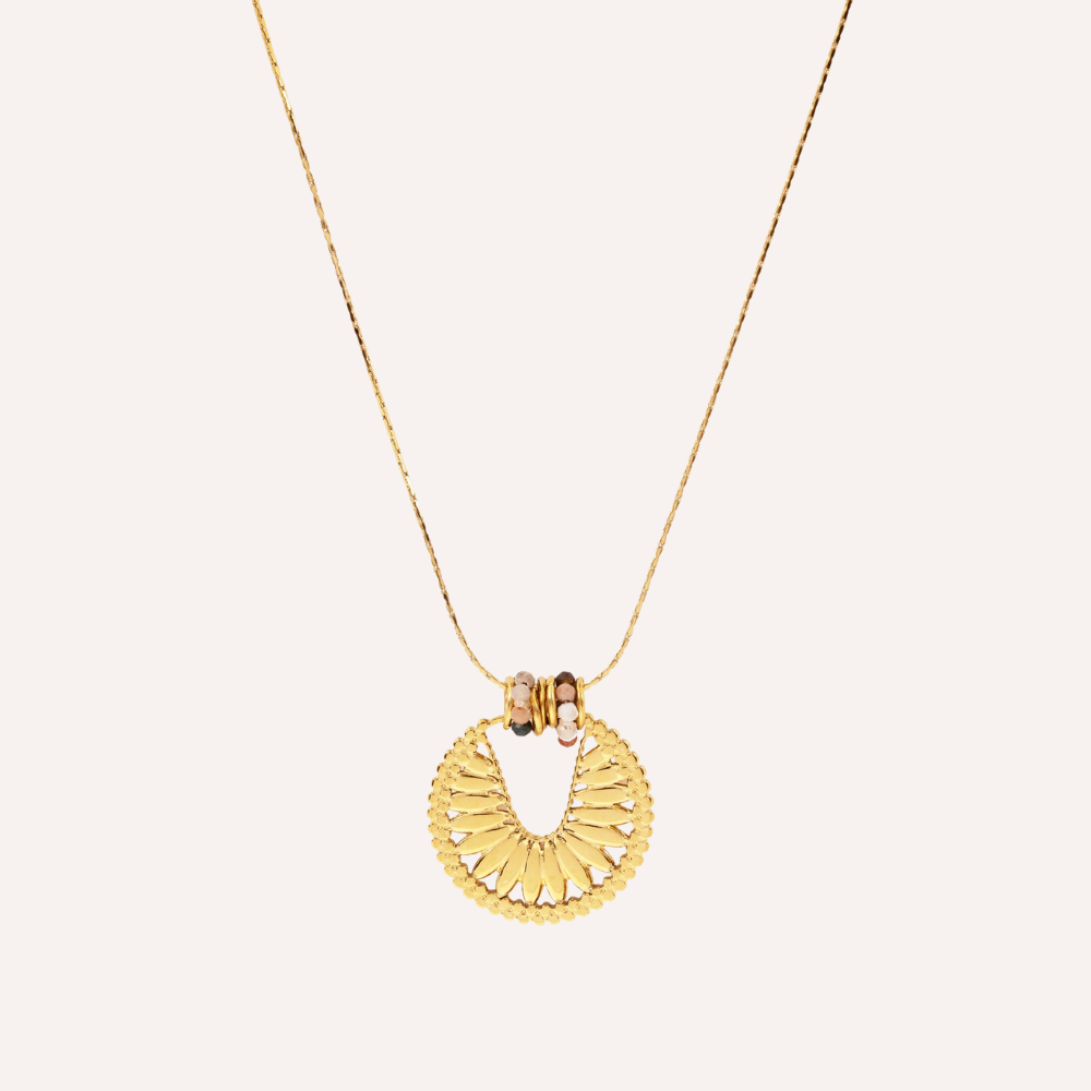 Collana con pendente dorato e dettagli in pietra – Rayo