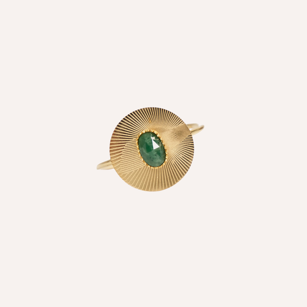 Anello dorato con pietra ovale - Solaris