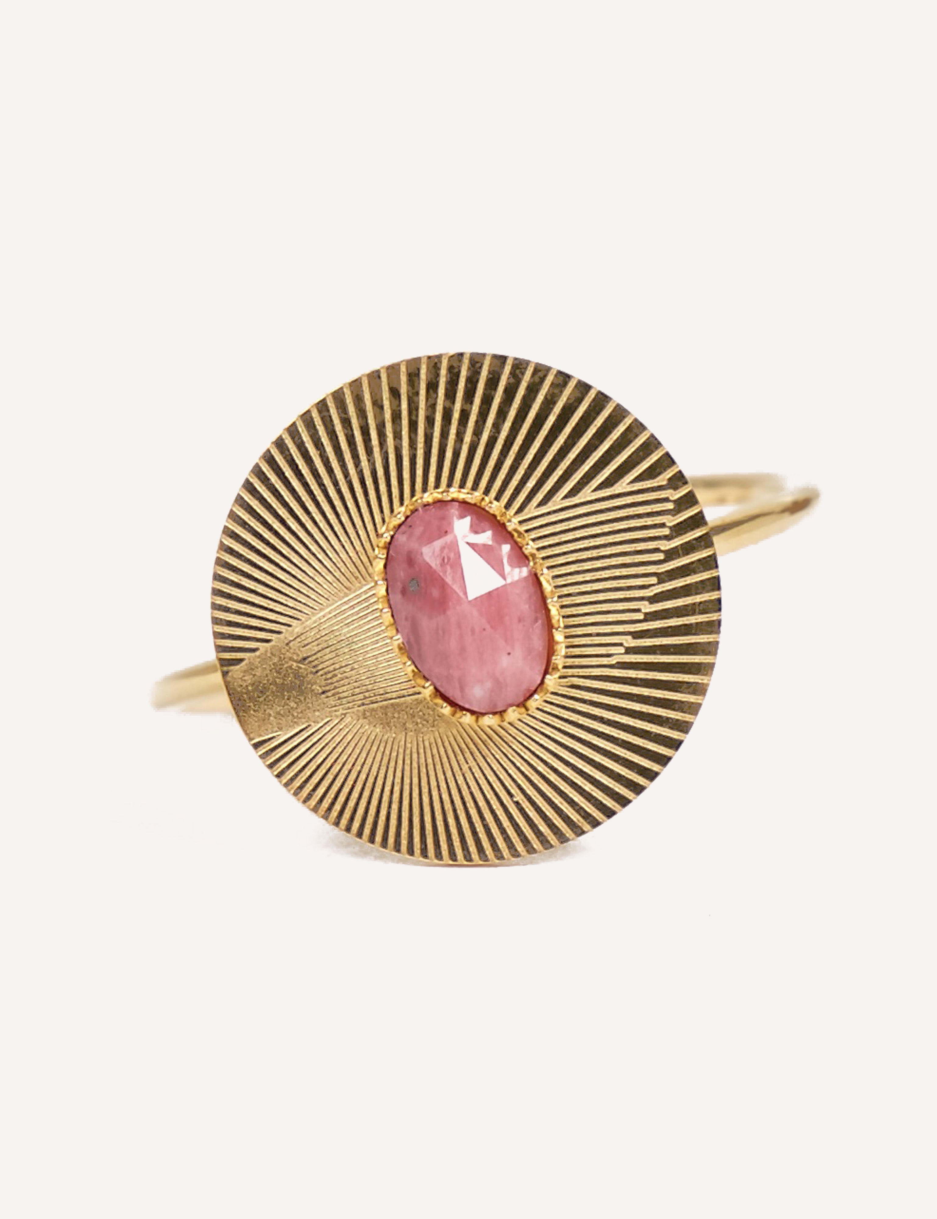 Anello dorato con pietra ovale - Solaris