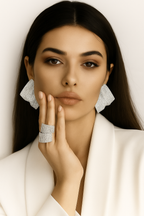 Orecchini con effetto drappeggiato di cristalli – Orecchini Spark