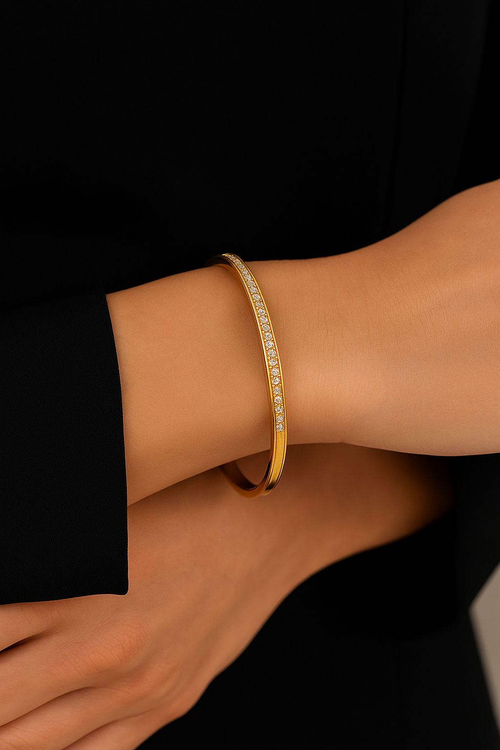 Bracciale rigido con zirconi – Bracciale Vittoria