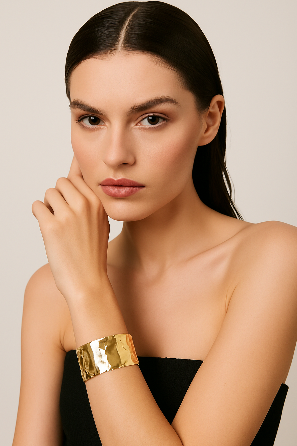 Bracciale rigido effetto martellato – Bracciale Hammered Gold