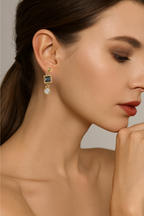 Orecchini dorati con cristalli pendenti – Orecchini Kelly