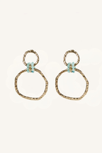 Orecchini doppi cerchi martellati con perline turchesi – Onda