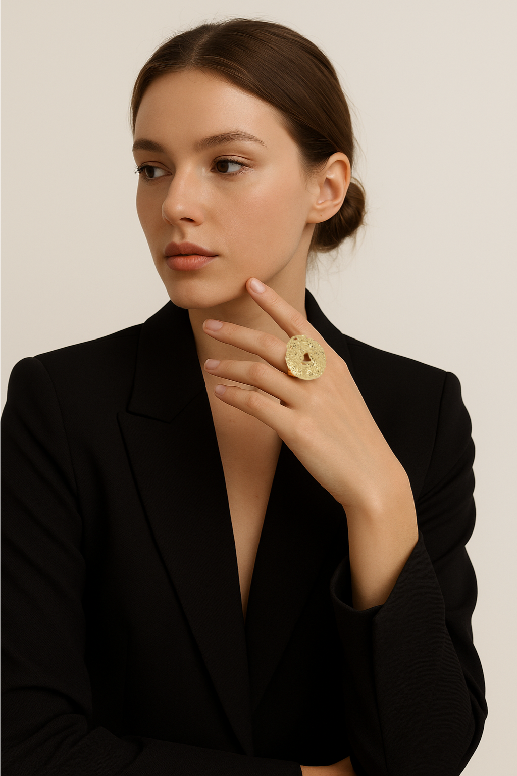 Anello dorato effetto organico – Helios