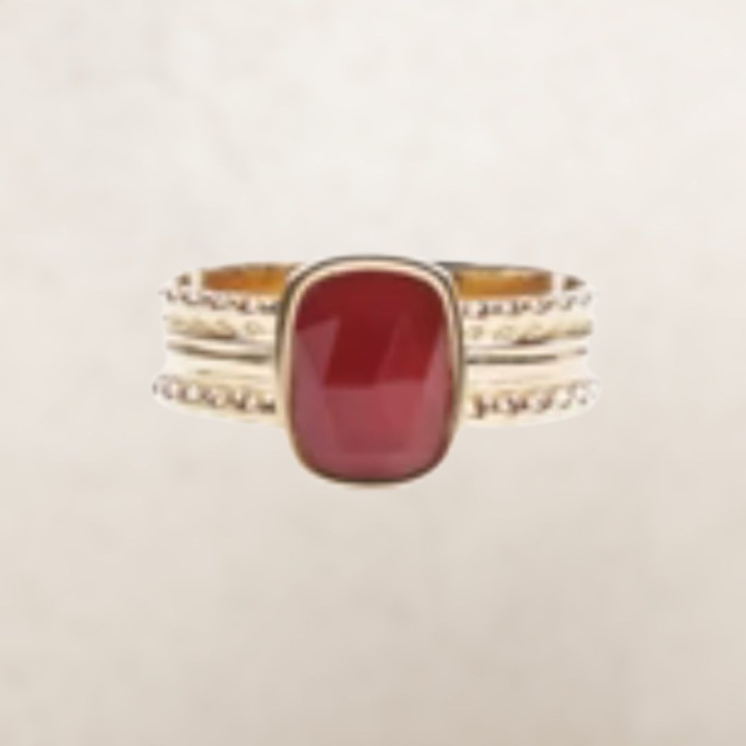 Anello dorato con pietra – Sirius