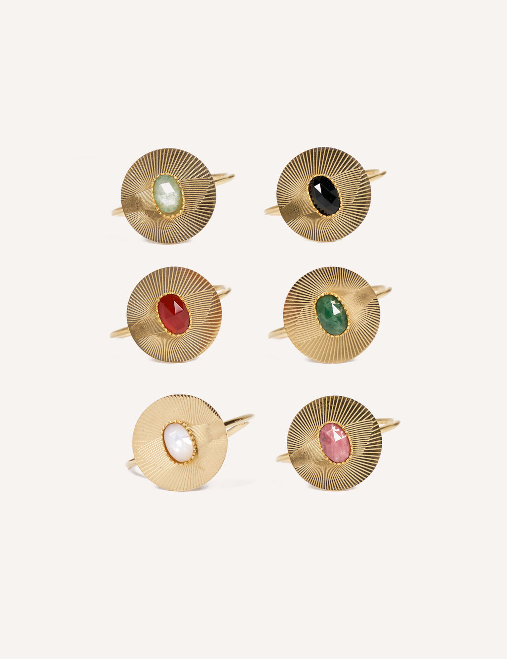 Anello dorato con pietra ovale - Solaris