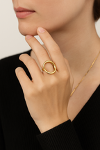 Anello dorato design organico – Ovale