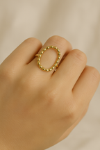 Anello dorato con cerchio traforato - Nido