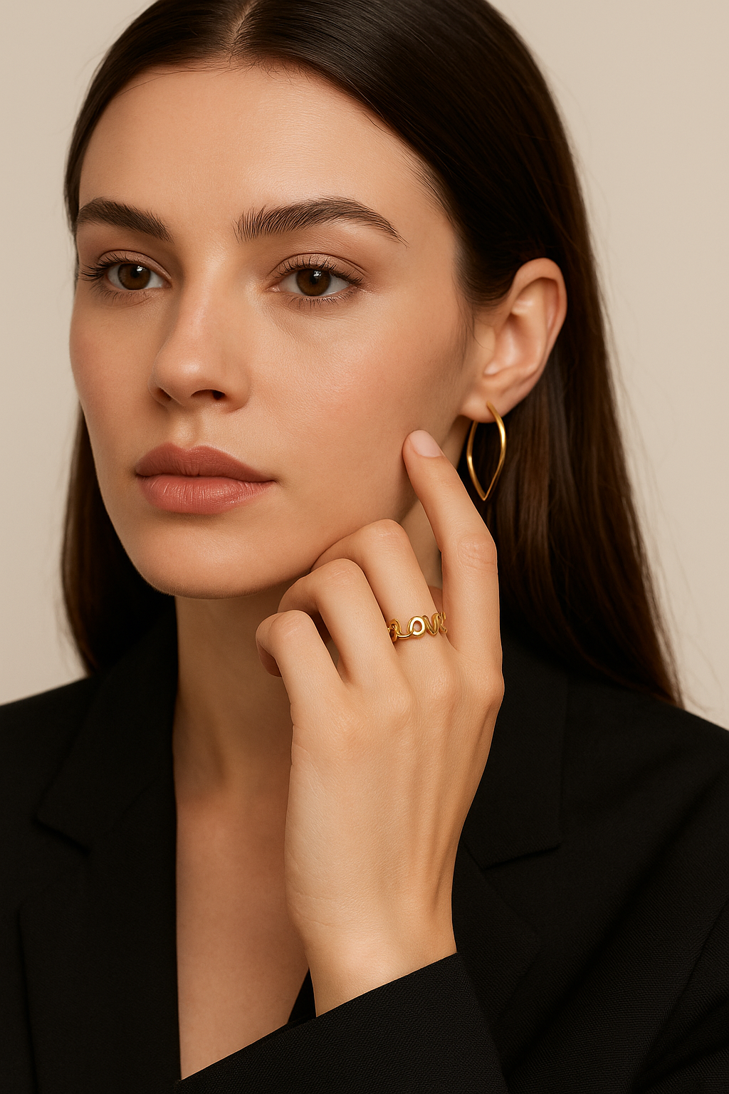 Anello dorato con scritta “Love” – Love