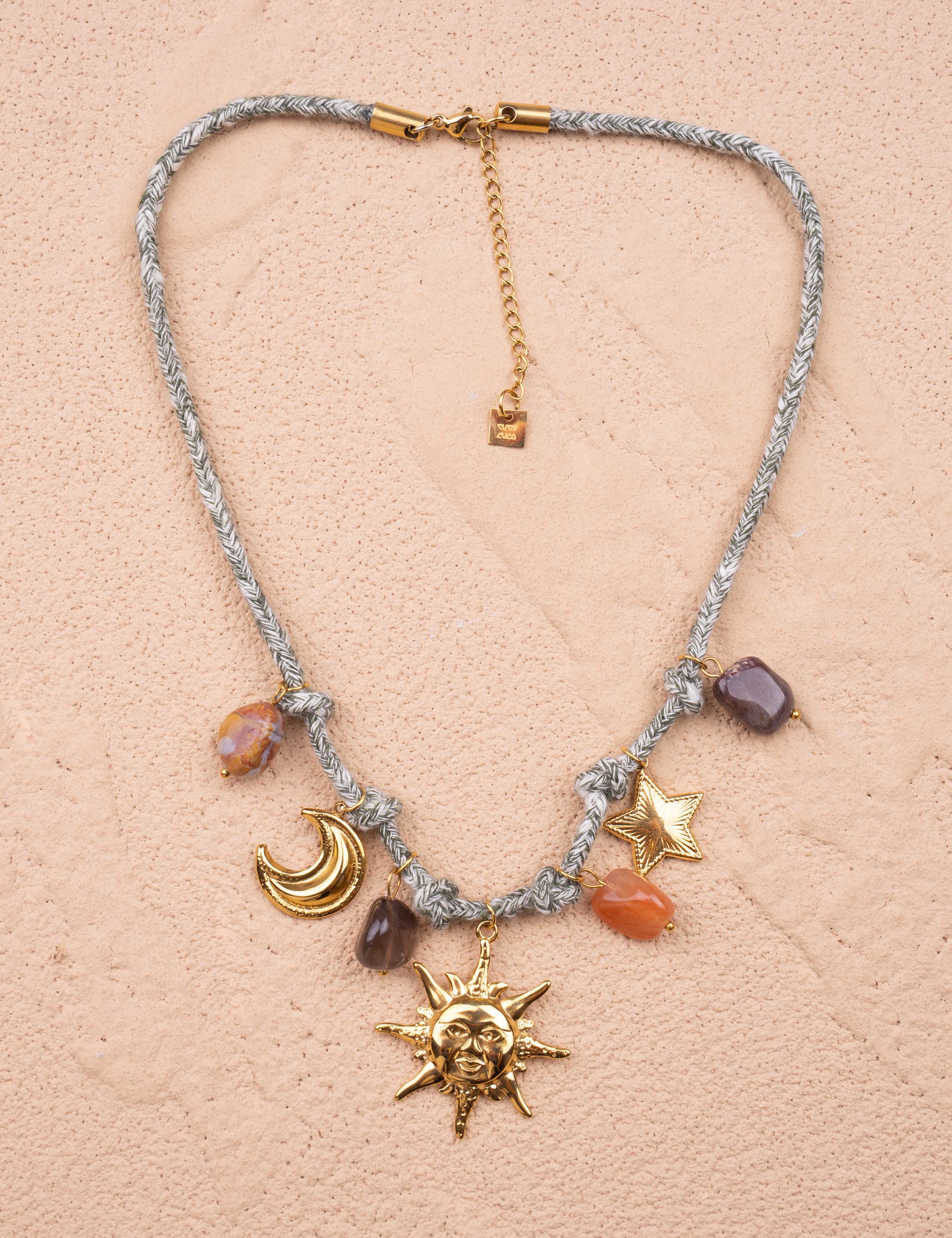 Collana con charms sole, luna e stelle – Astral