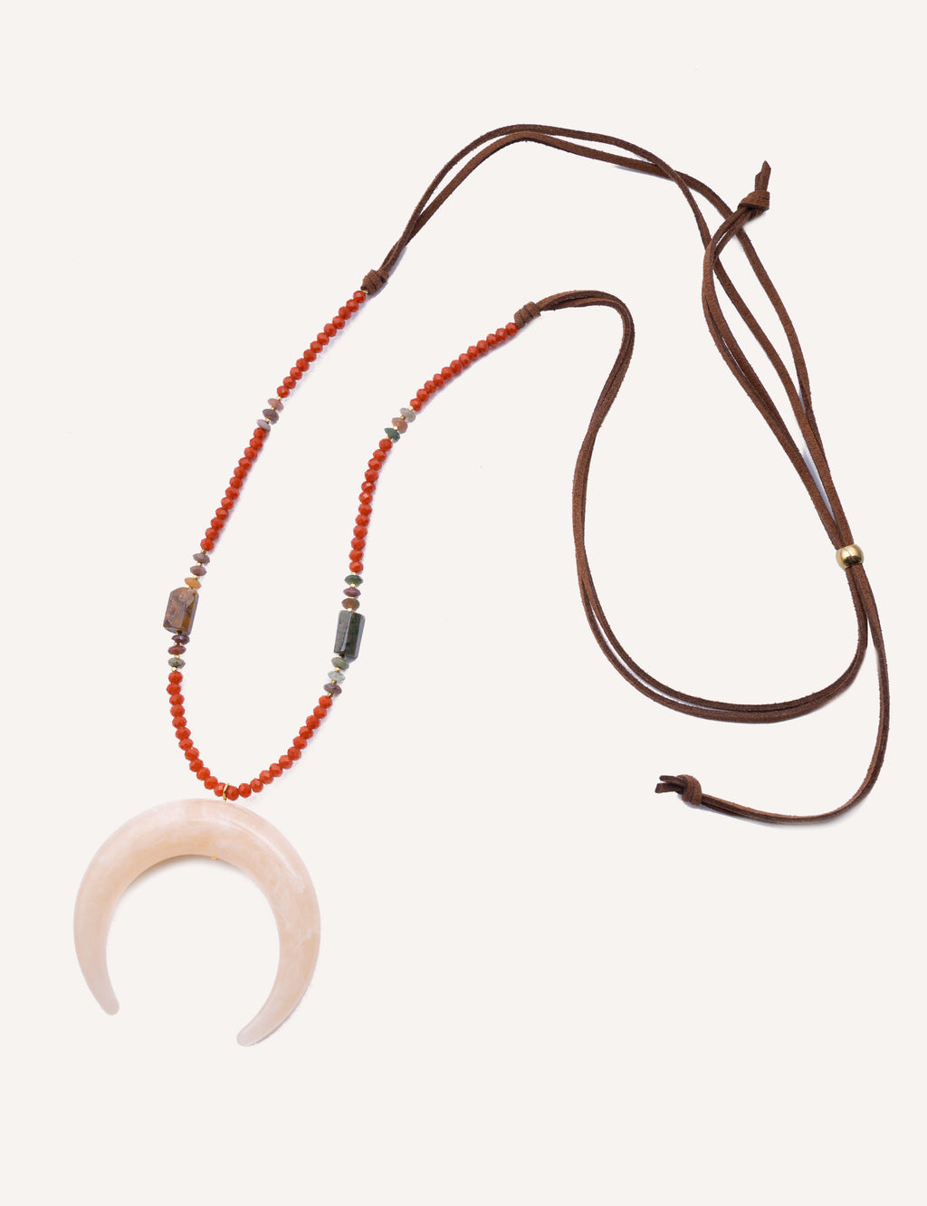 Collana con pendente a mezzaluna e perline – Luna