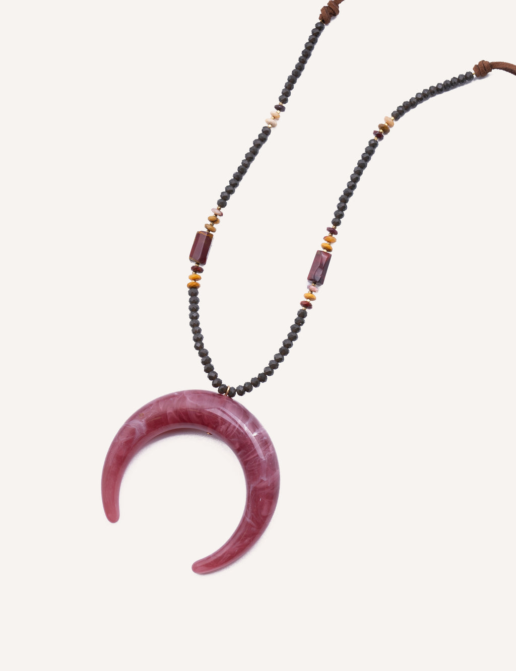 Collana con pendente a mezzaluna e perline – Luna