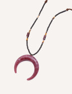 Collana con pendente a mezzaluna e perline – Luna