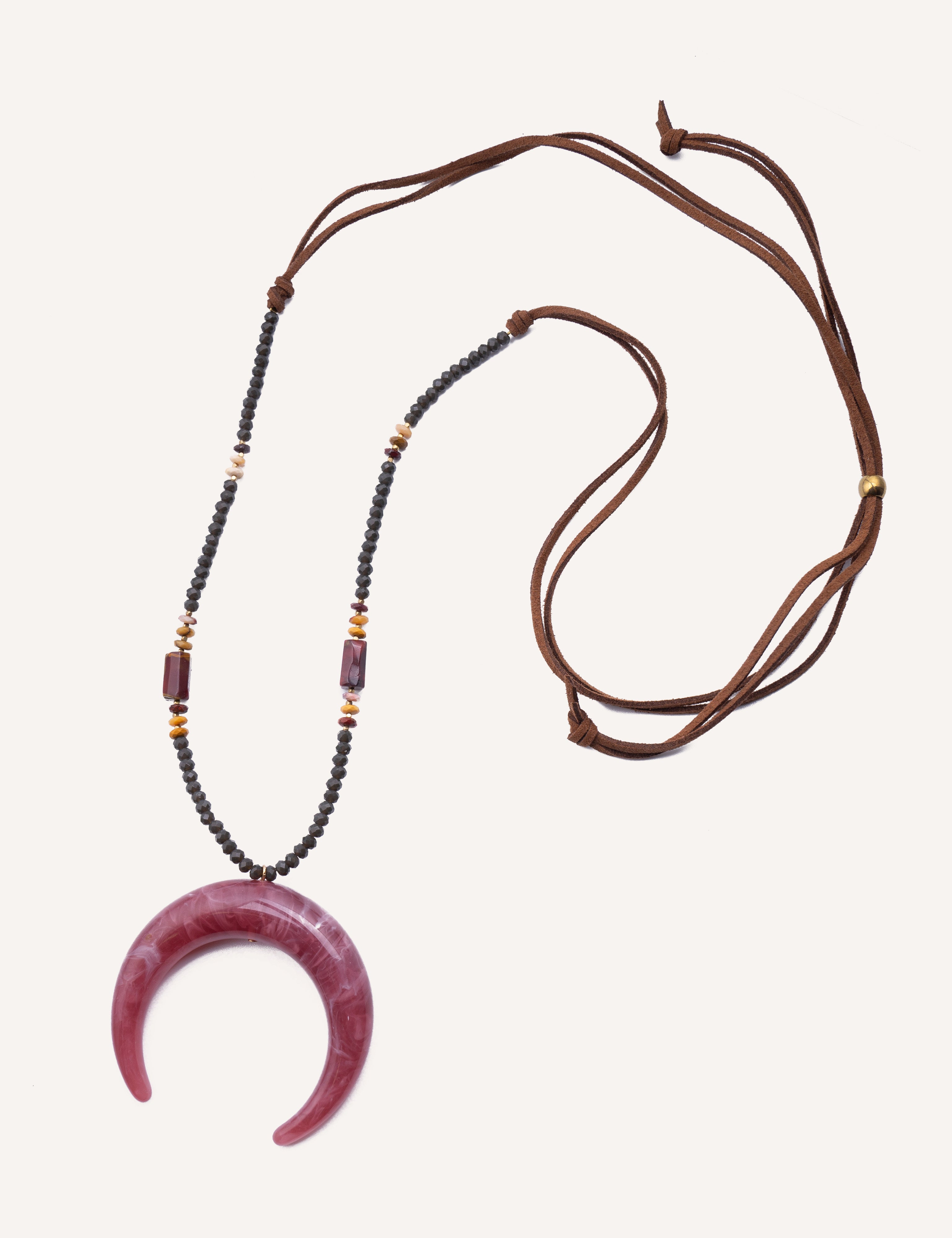 Collana con pendente a mezzaluna e perline – Luna