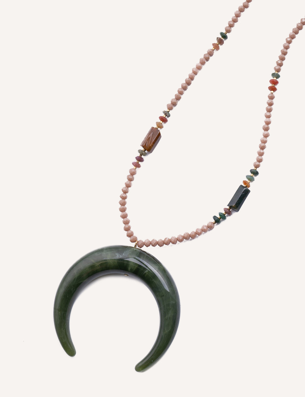 Collana con pendente a mezzaluna e perline – Luna