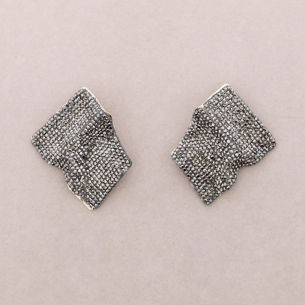 Orecchini con effetto drappeggiato di cristalli – Orecchini Spark