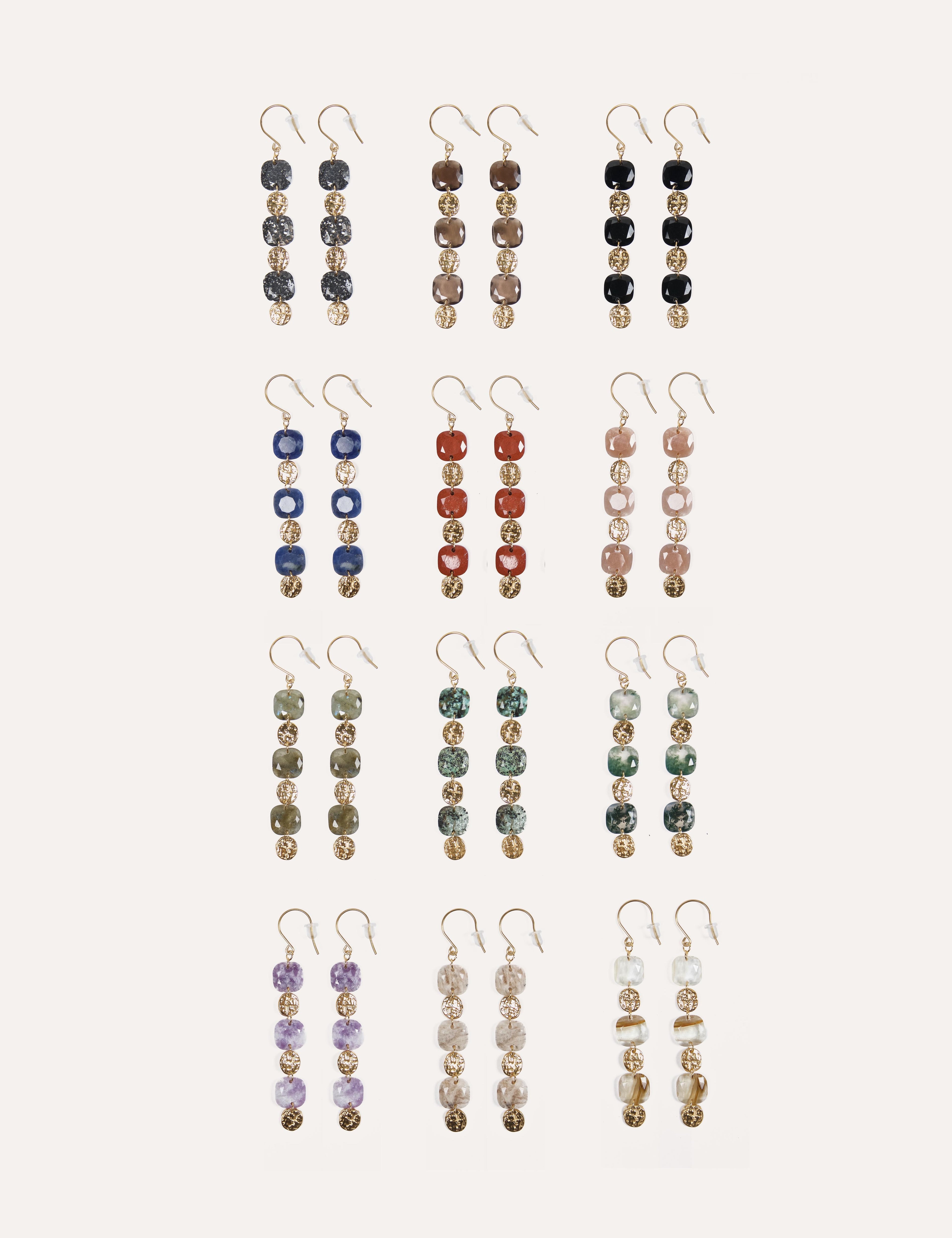 Orecchini con pietre naturali e dettagli dorati – Moon